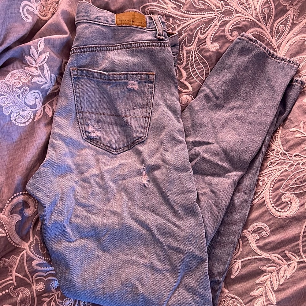 American eagle skinny jeans with knee rips